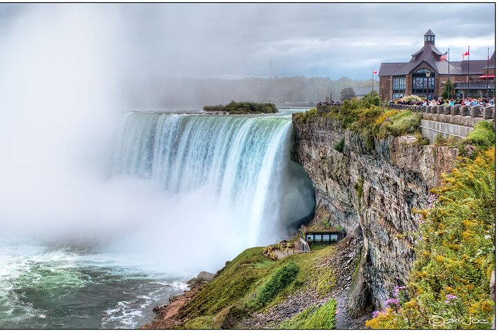 Table Rock at the precipice of the Horseshoe Falls